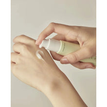 Cargar imagen en el visor de la galería, Light On Serum Centella + Vita C
