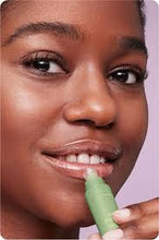 Cargar imagen en el visor de la galería, Lip Glowy Balm - Matcha Bubble Tea
